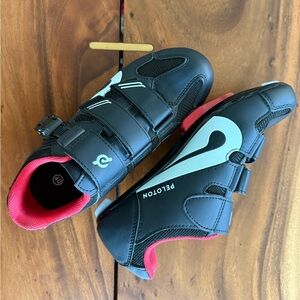 🔥Never worn! Peloton cycling shoes size 40-9US Black with Red Accents!